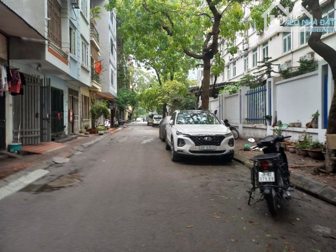 Bán Đất diện tích 240,2m2 đất mặt tiền 10m gần ngân hàng, trường tiểu học Ban Mai Văn Quán - 1