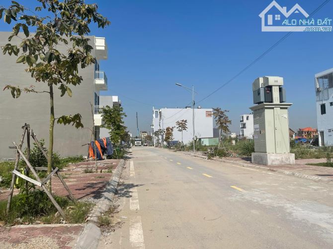Chính chủ gửi bán lô đất Áp Tràn Lk10 Hướng Đông chị 4,25 tỷ - 2