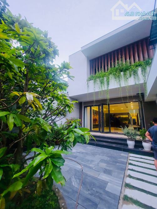 VILLA CỰC RỘNG - Không gian sống lý tưởng - KHU NAM VIỆT Á. 460m2