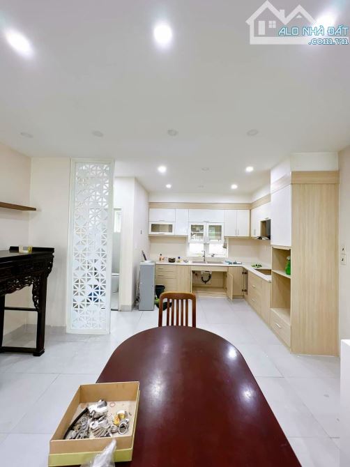 XE HƠI ĐẾN Nhà 5 tầng_ 4,7x12m_ Bến Vân Đồn_Quận 4 Giá 15 tỷ - 1