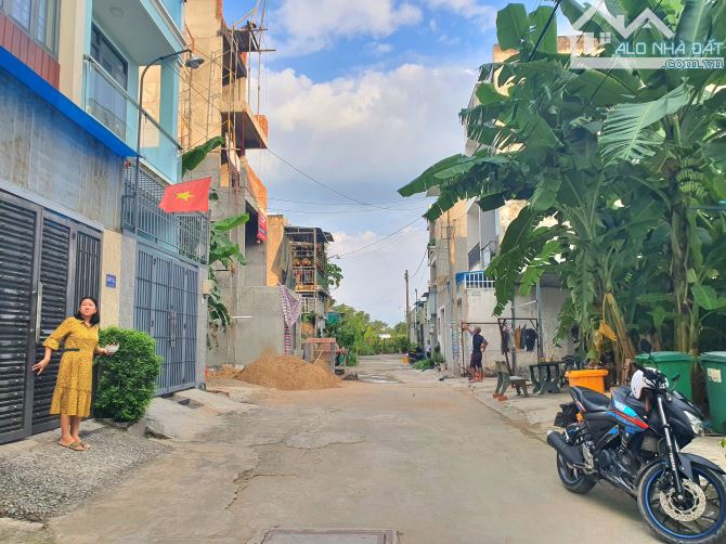 Bán đất mặt tiền hẻm 58F , Bưng Ông Thoàn , Phú Hữu. Q9 - DT 62m2 giá 4 tỷ 5 - 3