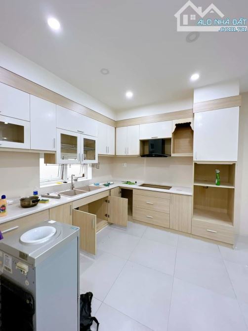XE HƠI ĐẾN Nhà 5 tầng_ 4,7x12m_ Bến Vân Đồn_Quận 4 Giá 15 tỷ - 2