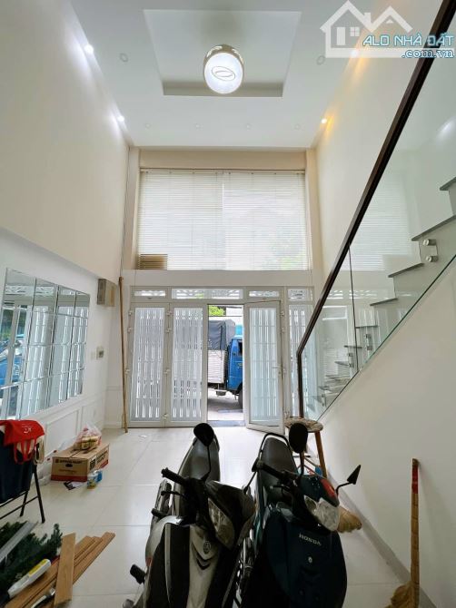 XE HƠI ĐẾN Nhà 5 tầng_ 4,7x12m_ Bến Vân Đồn_Quận 4 Giá 15 tỷ - 3