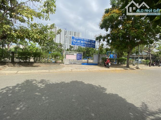 Bán đất biệt thự view sông,công viên KDC Tấn Trường Quận 7. DT: 12 x 20m,giá 22,8 tỷ.