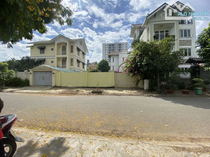 Bán đất biệt thự view sông,công viên KDC Tấn Trường Quận 7. DT: 12 x 20m,giá 22,8 tỷ. - 2