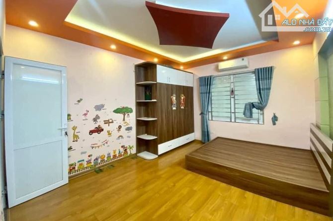 PHỐ MỄ TRÌ 40M x 5TẦNG - 1 NHÀ RA PHỐ - Ô TÔ , KINH DOANH 4,3 TỶ - 2