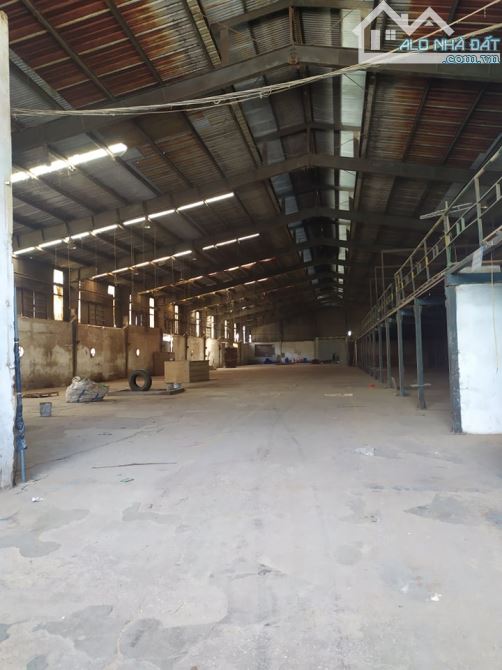 Cho thuê kho xưởng dt 1000m, xưởng khung thép, cẩu trục, điện  3pha, mặt đường quốc lộ 6
