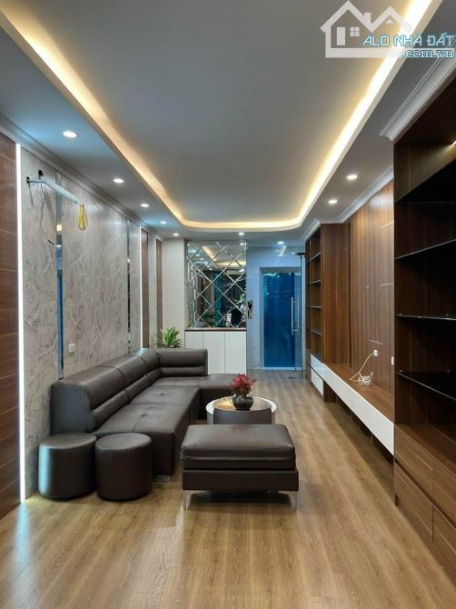 BÁN PHỐ LÊ TRỌNG TẤN LÔ GÓC OTO TRÁNH KINH DOANH DT 50M2 x 7 TẦNG THANG MÁY NHÀ MỚI ĐẸP.