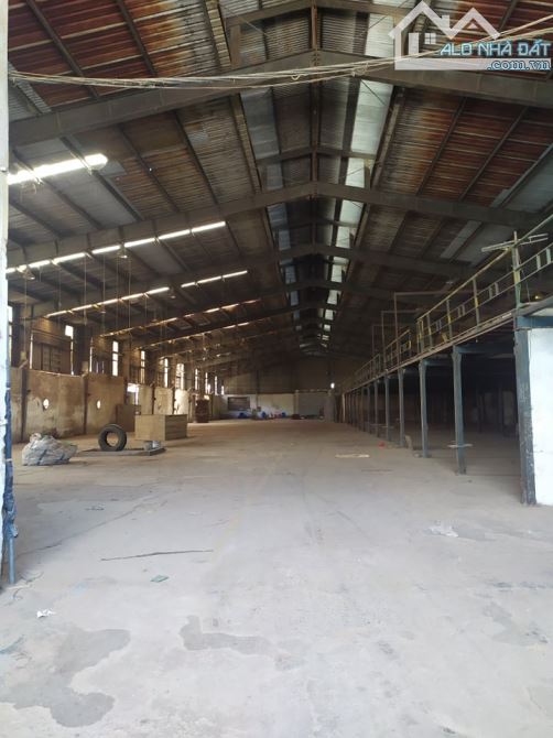 Cho thuê kho xưởng dt 1000m, xưởng khung thép, cẩu trục, điện  3pha, mặt đường quốc lộ 6 - 1