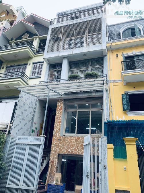 Cho thuê nhà đường Nguyễn Khuyến, KĐT Văn Quán, Hà Đông, DT 85m2, 4 tầng, MT 5 m - 6
