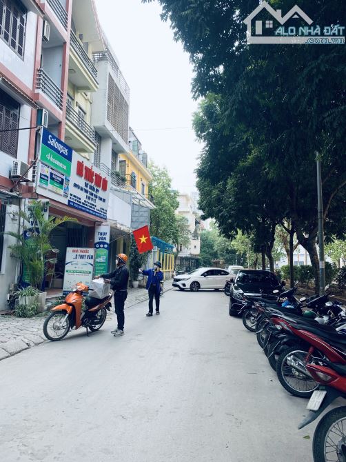 Cho thuê nhà đường Nguyễn Khuyến, KĐT Văn Quán, Hà Đông, DT 85m2, 4 tầng, MT 5 m - 7