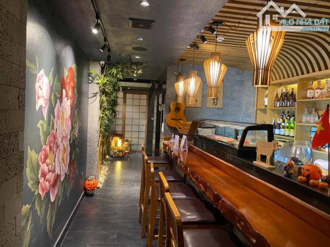 Bán nhà Mặt phố Hoàng Quốc Việt, Cầu Giấy, 6 tầng, Lô góc rất đẹp, KD đỉnh, 33 tỷ