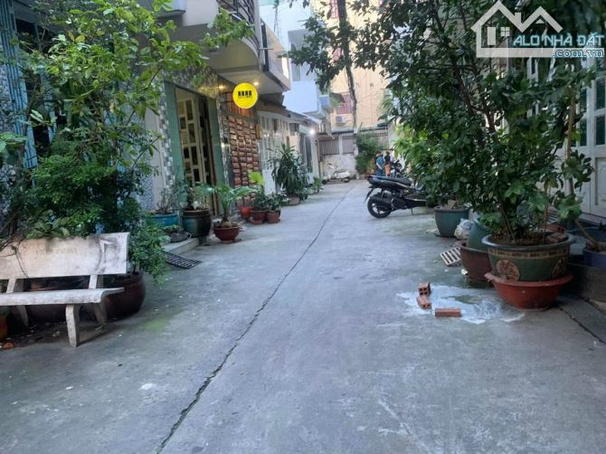 Siêu Hot ! Bán rẻ nhà CMT 8, Quận 10, 56m2, 2 tấm, Giá : 6.5 tỷ