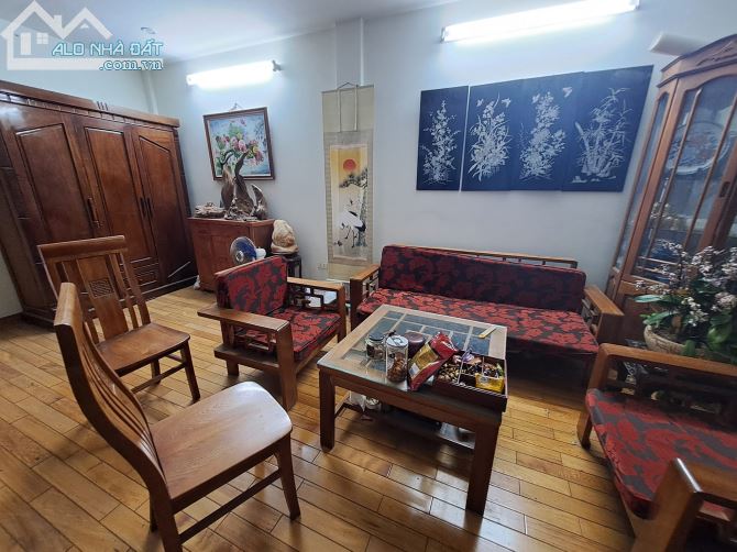 Bán nhà mặt ngõ 82 Nguyễn Phúc Lai 59m2, 5 tầng, mặt tiền 4m, khu dân trí cao, Giá 34,6 tỷ - 1