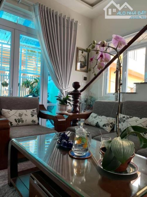 Bán Nhà Đẹp có 2 Căn Hộ cho Thuê Doanh Thu 5-10tr/tháng Phường 4 Đà Lạt
