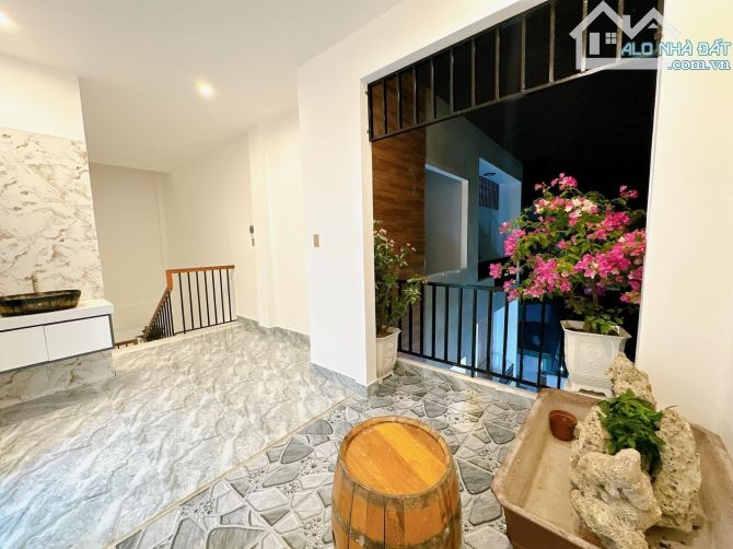 Bán nhà đường Tiểu La - 4 tầng Full nội thất - Ô tô vi vu - Chỉ nhỉnh 4 Tỷ