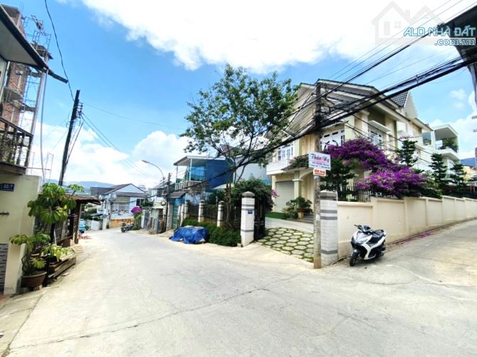 BÁN ĐẤT TẶNG NHÀ CẤP 4 HAI MẶT TIỀN ĐƯỜNG Ô TÔ LỚN ĐƯỜNG KIM ĐỒNG P6 ĐÀ LẠT - 3