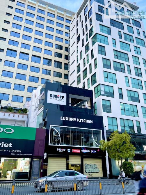 Ngay chợ Bến Thành - MT Nguyễn An Ninh Quận 1 (8.4x21m) TN: 405 triệu/tháng, giá 140 tỷ TL