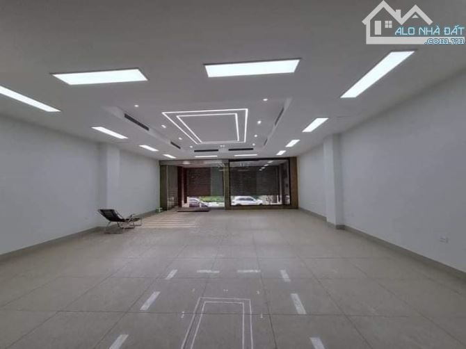 Bán Nhà Mặt Phố Láng Hạ, Ba Đình 200m2, 7 tầng, MT 8.5m, giá 100 tỷ.