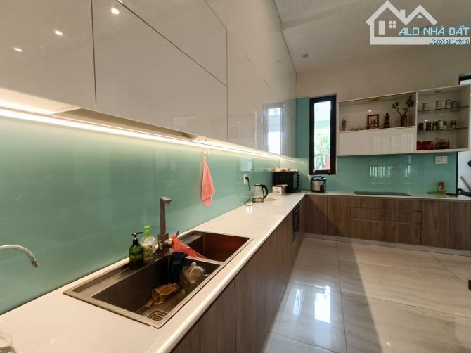 BIỆT THỰ SANG CHẢNH NỘI THẤT VIP MT MAI CHÍ THỌ, dt 250mx2t, mt 10m, giá đầu tư