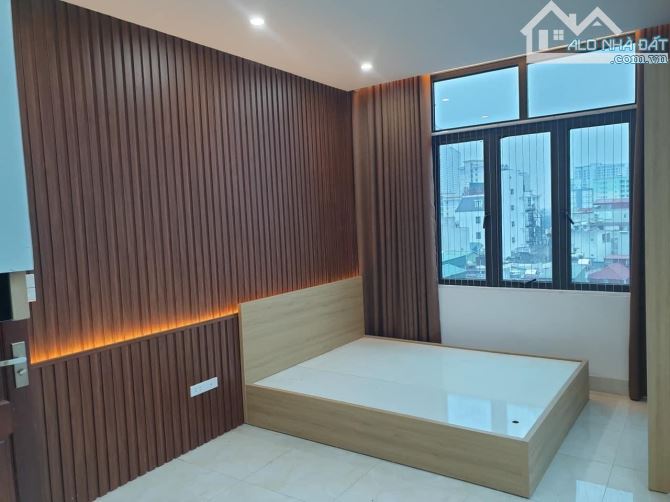 BÁN TOÀ NHÀ 8 TẦNG THANG MÁY DT 68M2 MT 6.8M 12 PHÒNG KHÉP KÍN DÒNG TIỀN 650 TRIỆU/ NĂM.