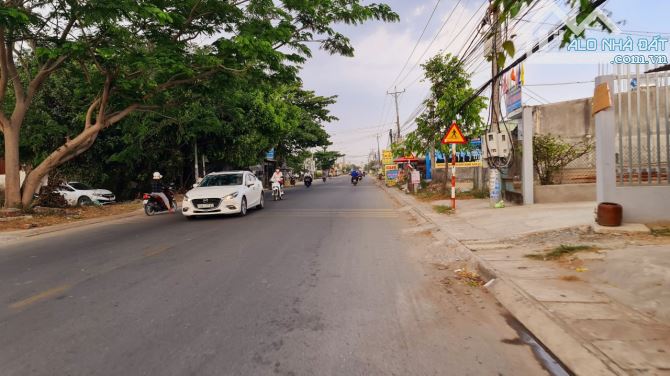 Bán đất 12.4 x 55m (682m2) ấp Bình Lợi, xã Hòa Khánh Đông, Đức Hòa, Long An giá 3.6 tỷ