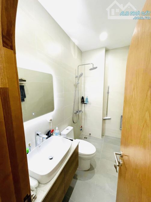 ĐỘC NHẤT VÔ NHỊ QUẬN 4 TOÀ NHÀ THÔNG MINH CÔNG NGHỆ 4.0 NHẬP CUỘC - CẠNH GOLDVIEW GIÁ - 4
