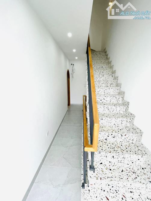 ĐỘC NHẤT VÔ NHỊ QUẬN 4 TOÀ NHÀ THÔNG MINH CÔNG NGHỆ 4.0 NHẬP CUỘC - CẠNH GOLDVIEW GIÁ - 9