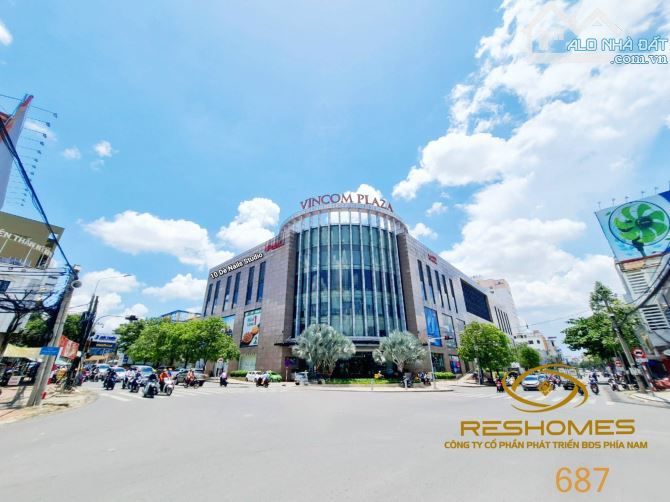 Shophouse Vincom 3 tầng, diện tích 10x22,6 = 225m2. Giá bán 26,5 tỷ - 2