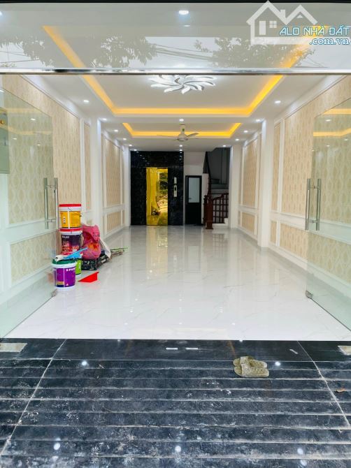 bán nhà mặt phố Nguyễn Văn Trỗi-HĐ(Đối diện BigC Hà Đông)7T thang máy.KD sầm uất.Giá 23tỷ - 3