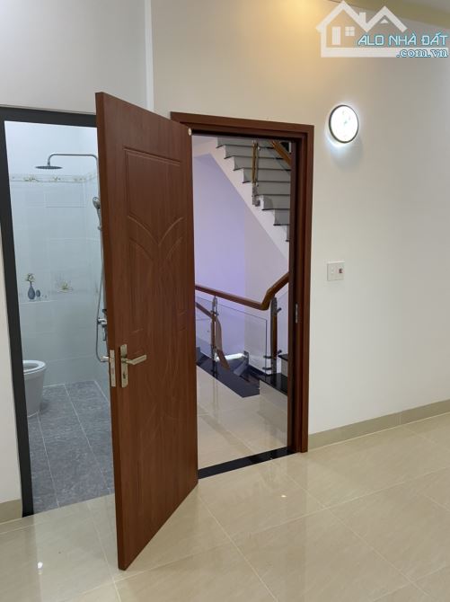 Nhà 1 trệt 2 lầu ngộp nặng 70m2 dtsd 210m giờ bán lỗ chỉ 2tỷ580 gần vòng xoay An Phú - 2
