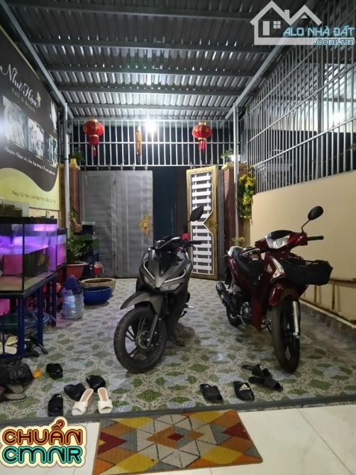 Nhà 1 trệt 1 lầu thiết kế 3 phòng ngủ ,2 wc, Sân xe hơi , đường nhựa kinh doanh buôn bán