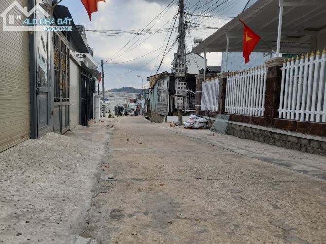Bán đất ngộp view đẹp trung tâm P11 Đà Lạt, sổ riêng 205m full thổ cư - 1