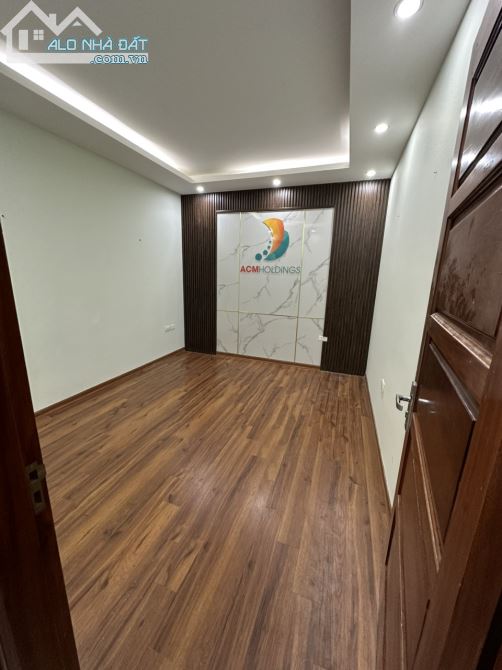 Cho thuê (CẢ NHÀ)liền kề Nguyễn Chánh, có thang máy,Dt80m2,4 tầng, MT: 6m ,Giá 45tr/th - 3