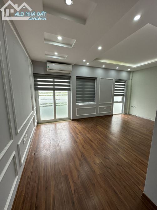 Cho thuê (CẢ NHÀ)liền kề Nguyễn Chánh, có thang máy,Dt80m2,4 tầng, MT: 6m ,Giá 45tr/th - 4