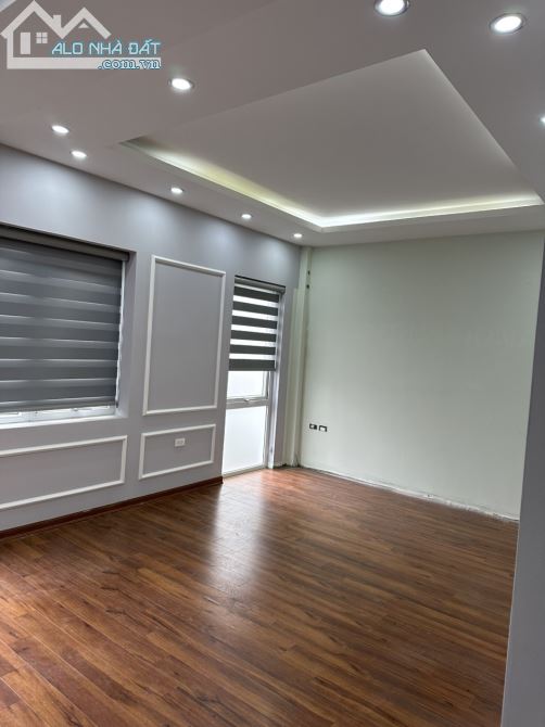 Cho thuê (CẢ NHÀ)liền kề Nguyễn Chánh, có thang máy,Dt80m2,4 tầng, MT: 6m ,Giá 45tr/th - 5