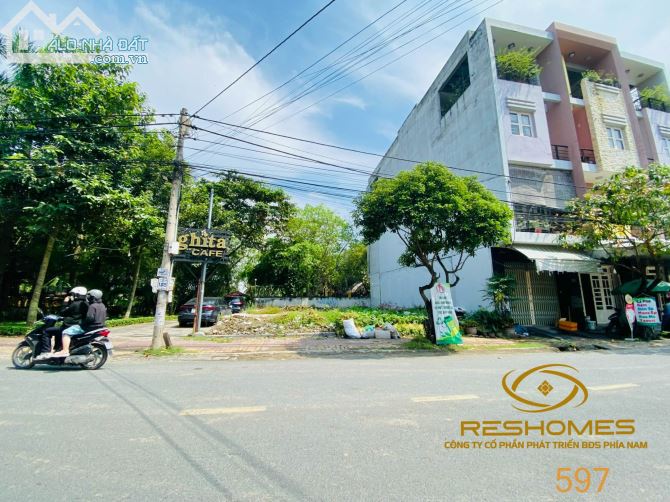 Bán 3 lô đất góc 2 mặt tiền đường D12, D2D, Thống Nhất, Biên Hoà giá 28 tỷ
