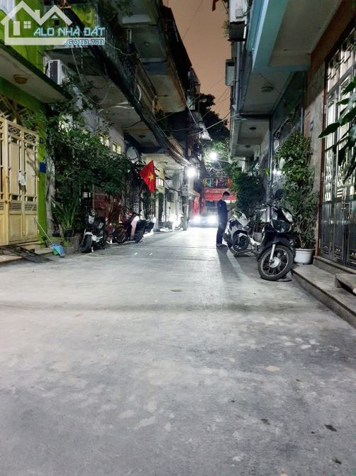 Bán Nhà Phố Nguyễn Viết Xuân Hà Đông. Diện Tích 40m, Giá 4.79 tỷ.
