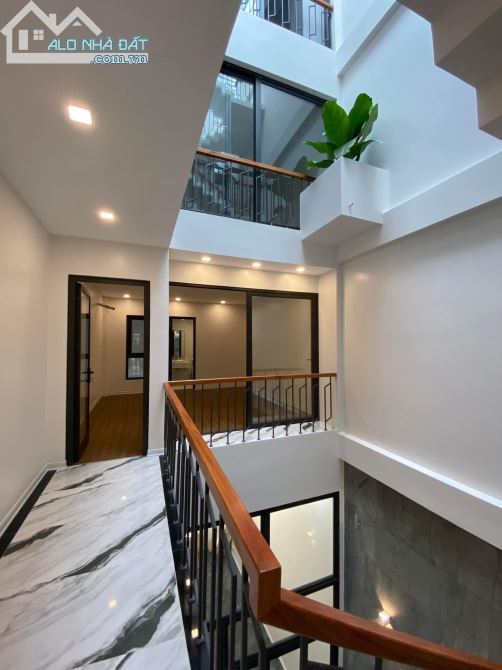 Bán nhà đường Nguyễn Văn Cừ 95m2 x 6 tầng, 5m MT, Giá 13.8 tỷ, Thang máy Ô tô, kinh doanh. - 2