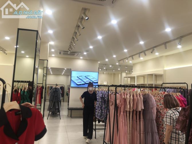 Mặt phố Nguyễn Văn Cừ - Building, khách sạn cực đỉnh - 470m2 mt 13m giá 135 tỷ - 1