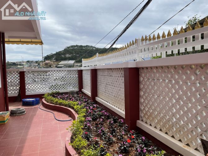 Cần bán căn villa mặt tiền đường Trịnh Hoài Đức - p11 - tp Đà Lạt. 270m² - 16ti8.