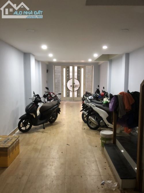 BÌNH THẠNH, BÁN CHDV PHẠM VĂN ĐỒNG, 6 TẦNG, DT SÀN 313m2, CHỈ 11.9 TỶ - 2