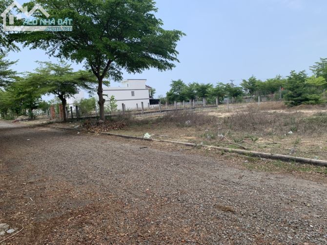 Lô gốc 7,2x25 KDC SGHT, view Công Viên, Tân Bình, TX LaGi giá rẽ - 2