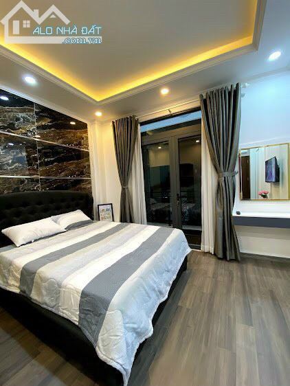 Bán tòa nhà CHDV hầm 6 tầng đường Phan Văn Trị, BT. DT 12x30m (364m2) HĐT 330tr/th - 2