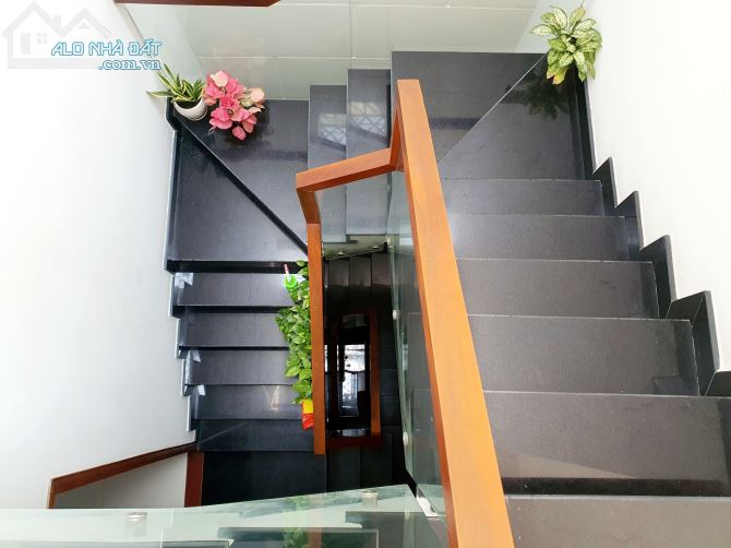 Bán gấp trong ngày HXH 11m,5 tầng,4x16m NGAY NGÃ 4 PHẠM VĂN CHIÊU và LÊ VĂN THỌ - Nhĩnh 8 - 3