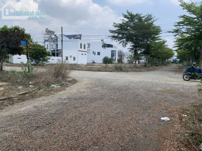 Lô gốc 7,2x25 KDC SGHT, view Công Viên, Tân Bình, TX LaGi giá rẽ - 5