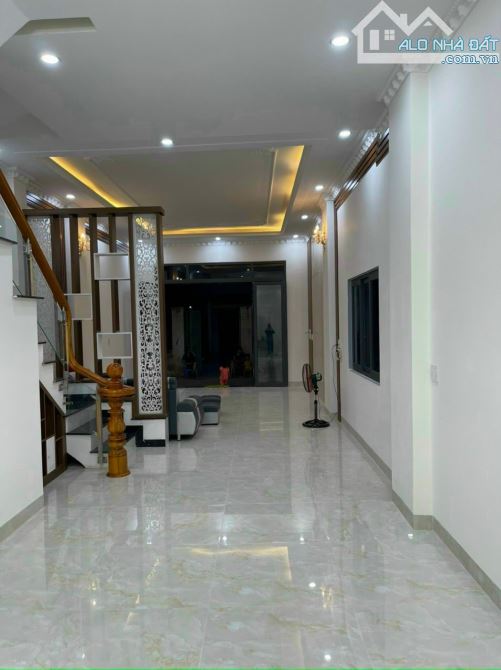 Giá chỉ 1,9 tỉ còn thương lượng.Bán nhà 1 Trệt 1 Lầu 63m2 SHR thổ cư100% (P. Tân Phong)