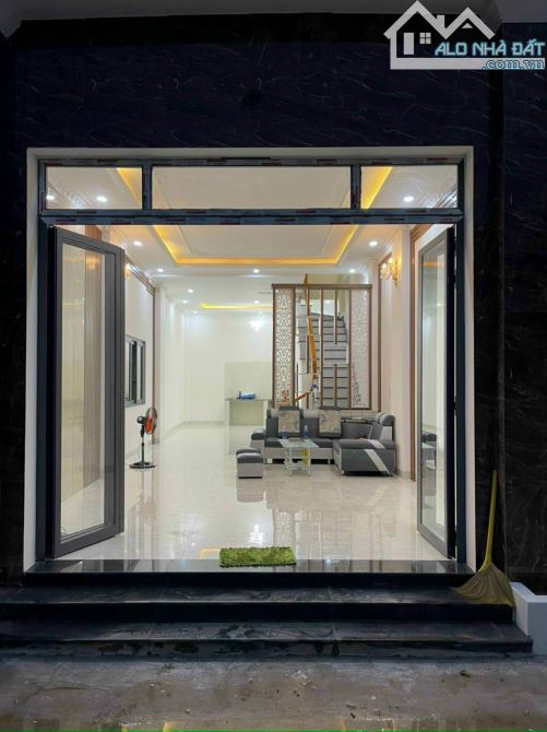 Giá chỉ 1,9 tỉ còn thương lượng.Bán nhà 1 Trệt 1 Lầu 63m2 SHR thổ cư100% (P. Tân Phong) - 1