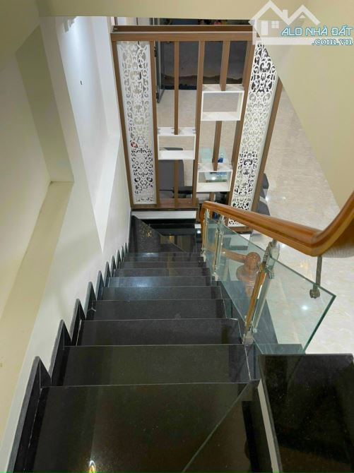 Giá chỉ 1,9 tỉ còn thương lượng.Bán nhà 1 Trệt 1 Lầu 63m2 SHR thổ cư100% (P. Tân Phong) - 2