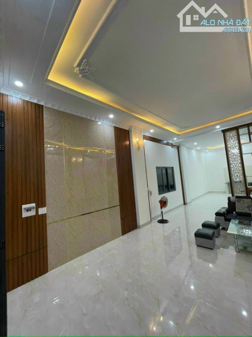 Giá chỉ 1,9 tỉ còn thương lượng.Bán nhà 1 Trệt 1 Lầu 63m2 SHR thổ cư100% (P. Tân Phong) - 3
